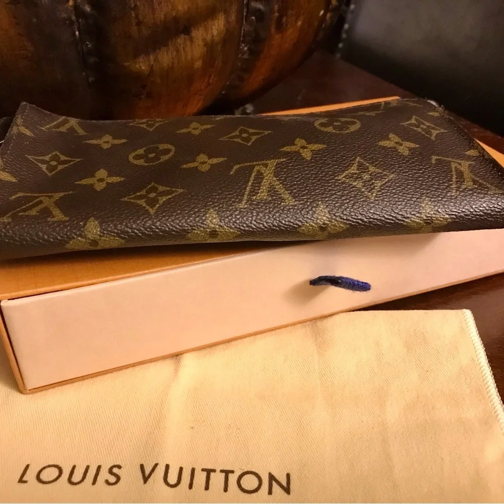 🤗 SOLD 👏🏻👏🏻👏🏻 Louis Vuitton Trousse Wristlet Pouch - Picture 9 of 13